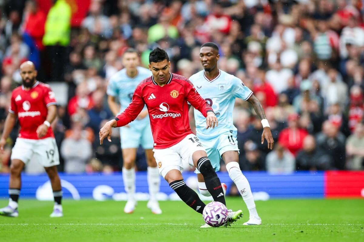 特追逐高薪, 岁曼联中场