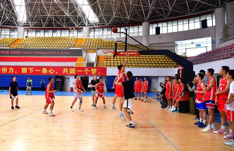 队一行参观, 进贵阳一中, 队一行参观 队一行参观, 进贵阳一中, 队一行参观